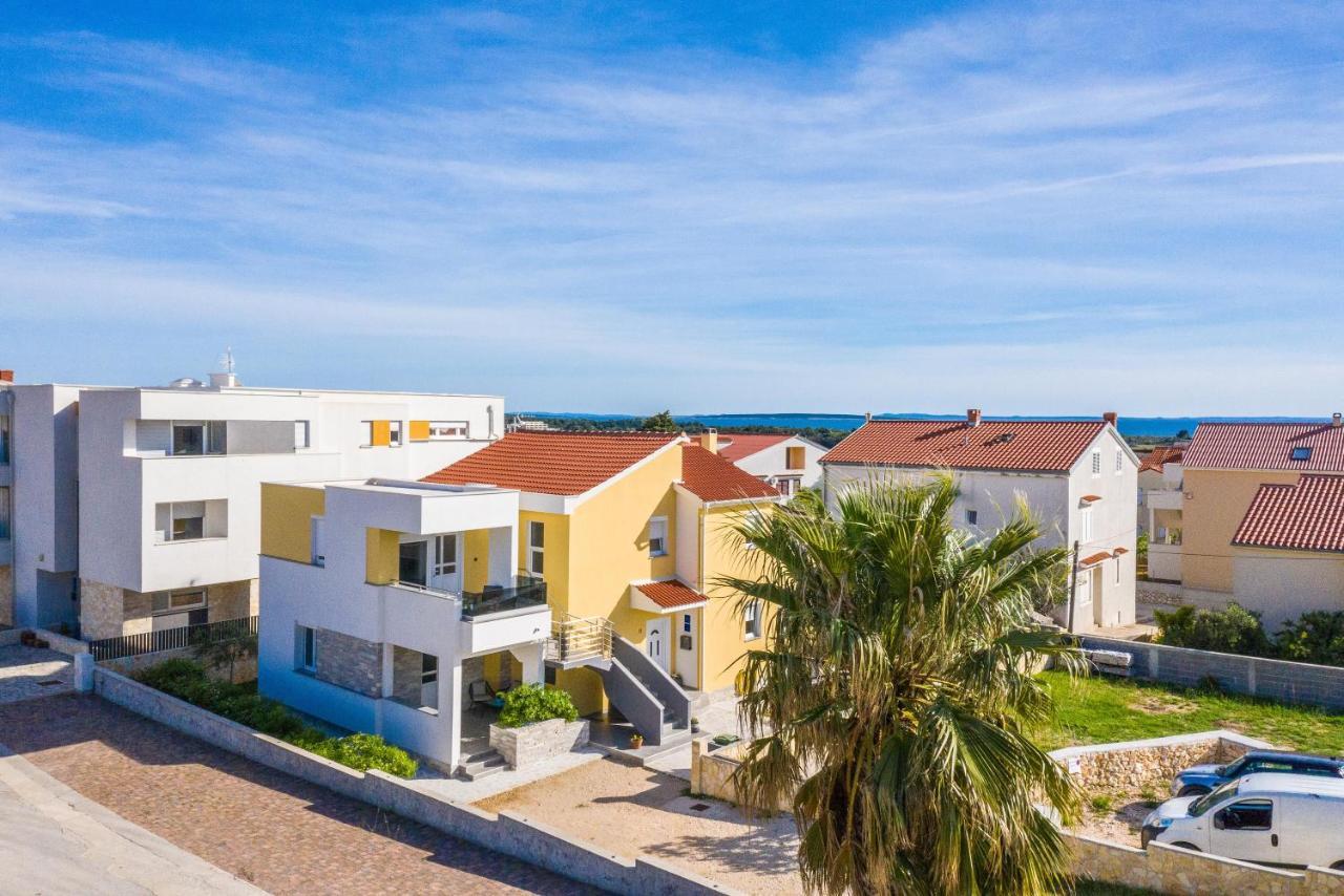 Apartments Yellow Novalja Exterior foto