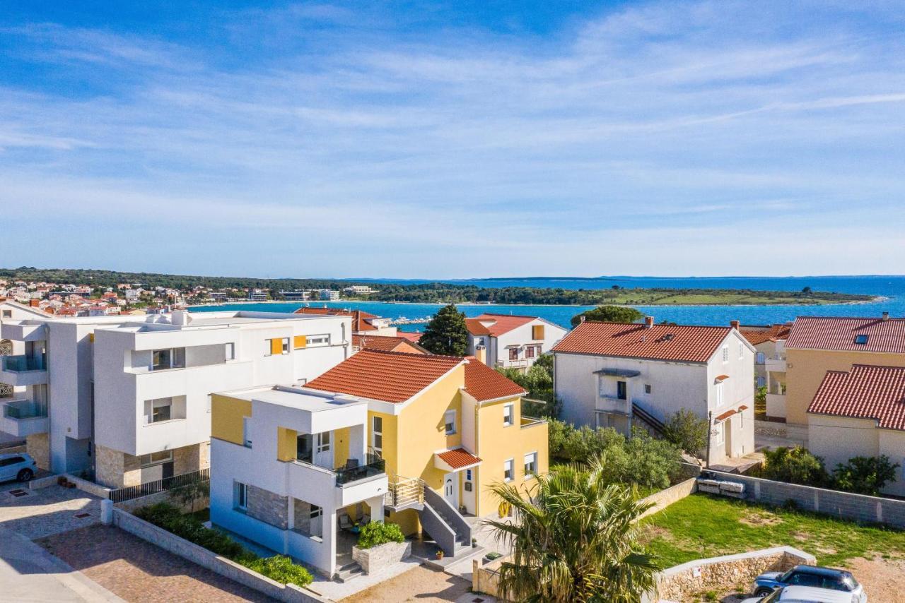 Apartments Yellow Novalja Exterior foto