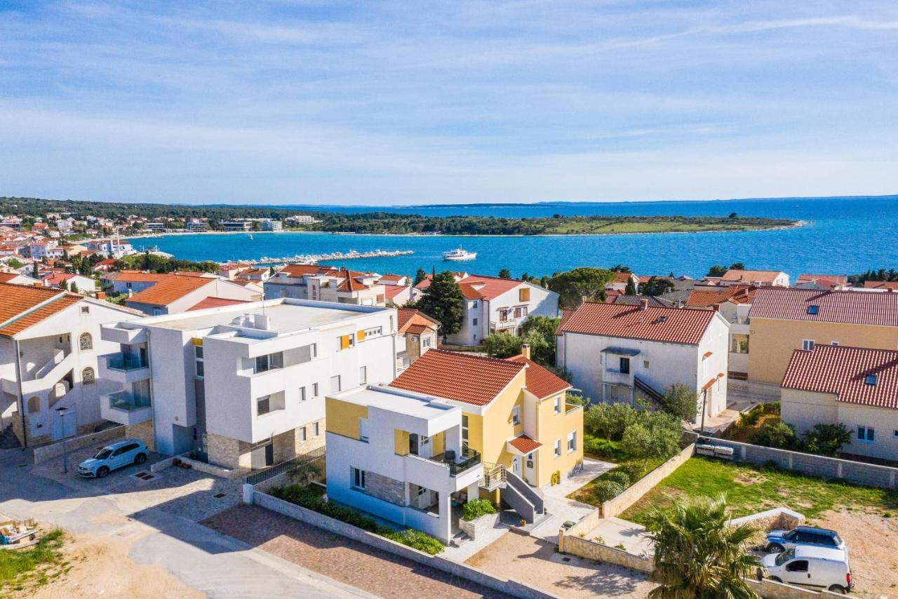 Apartments Yellow Novalja Exterior foto