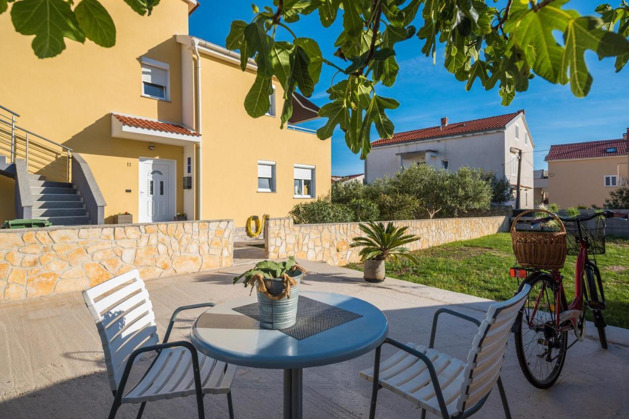 Apartments Yellow Novalja Exterior foto